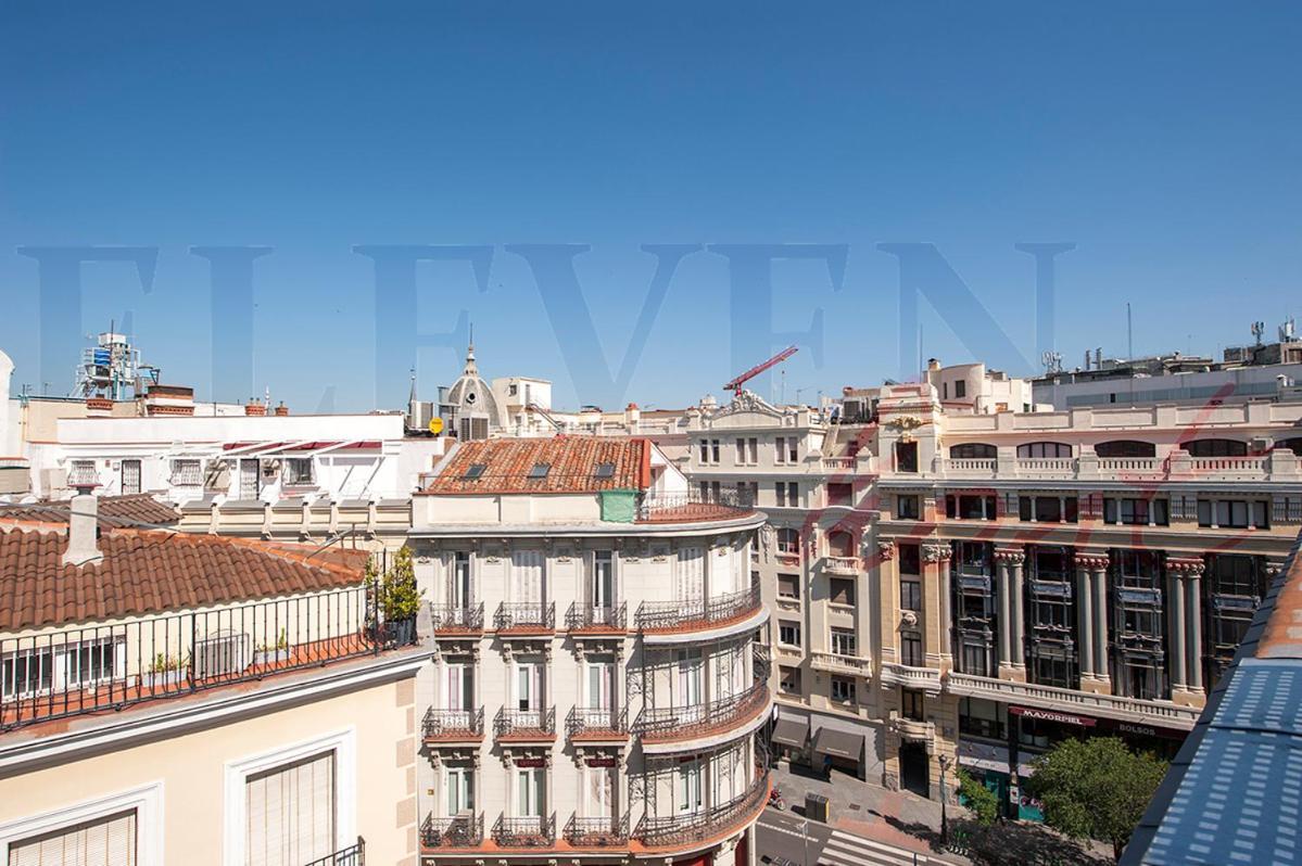 Exclusivo Atico Con Terraza En Plaza Mayor Madrid Luaran gambar