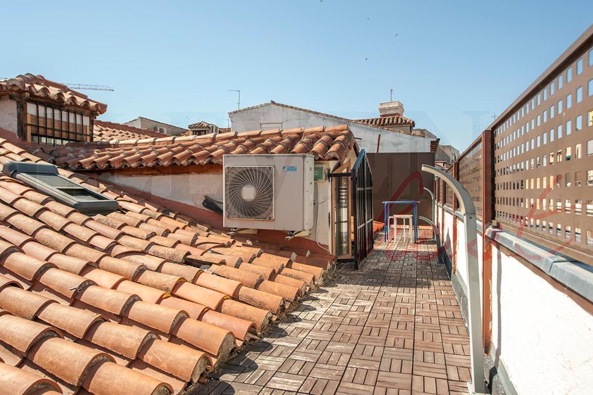 Exclusivo Atico Con Terraza En Plaza Mayor Madrid Luaran gambar