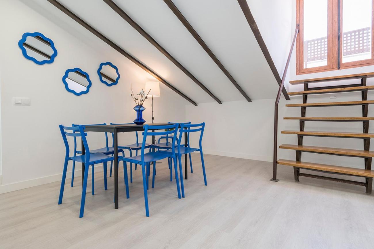 Exclusivo Atico Con Terraza En Plaza Mayor Madrid Luaran gambar