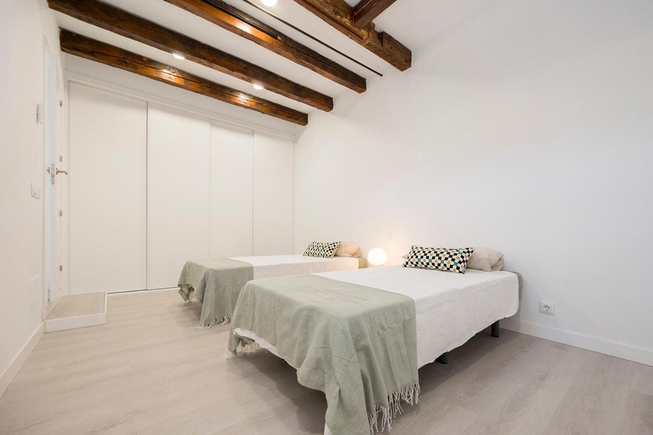 Exclusivo Atico Con Terraza En Plaza Mayor Madrid Luaran gambar