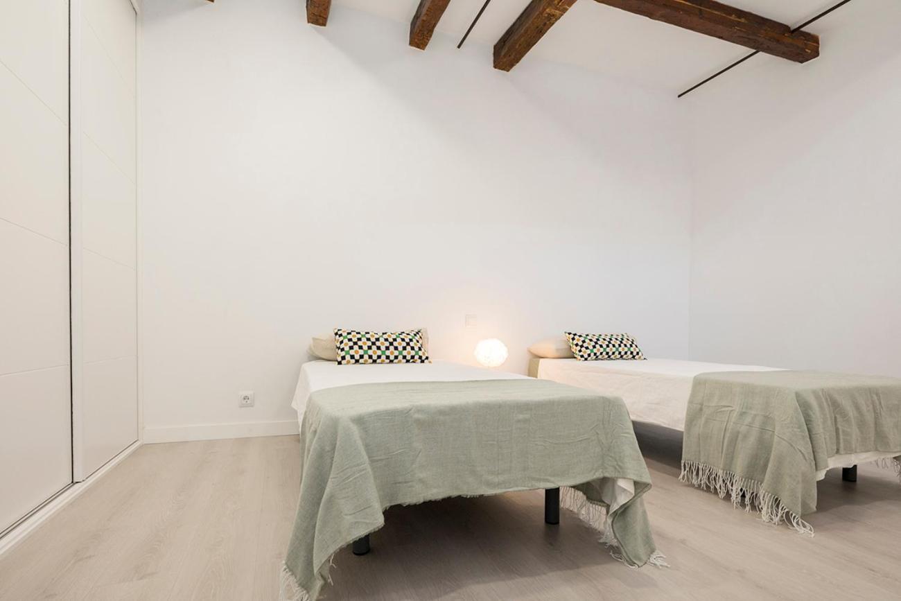 Exclusivo Atico Con Terraza En Plaza Mayor Madrid Luaran gambar