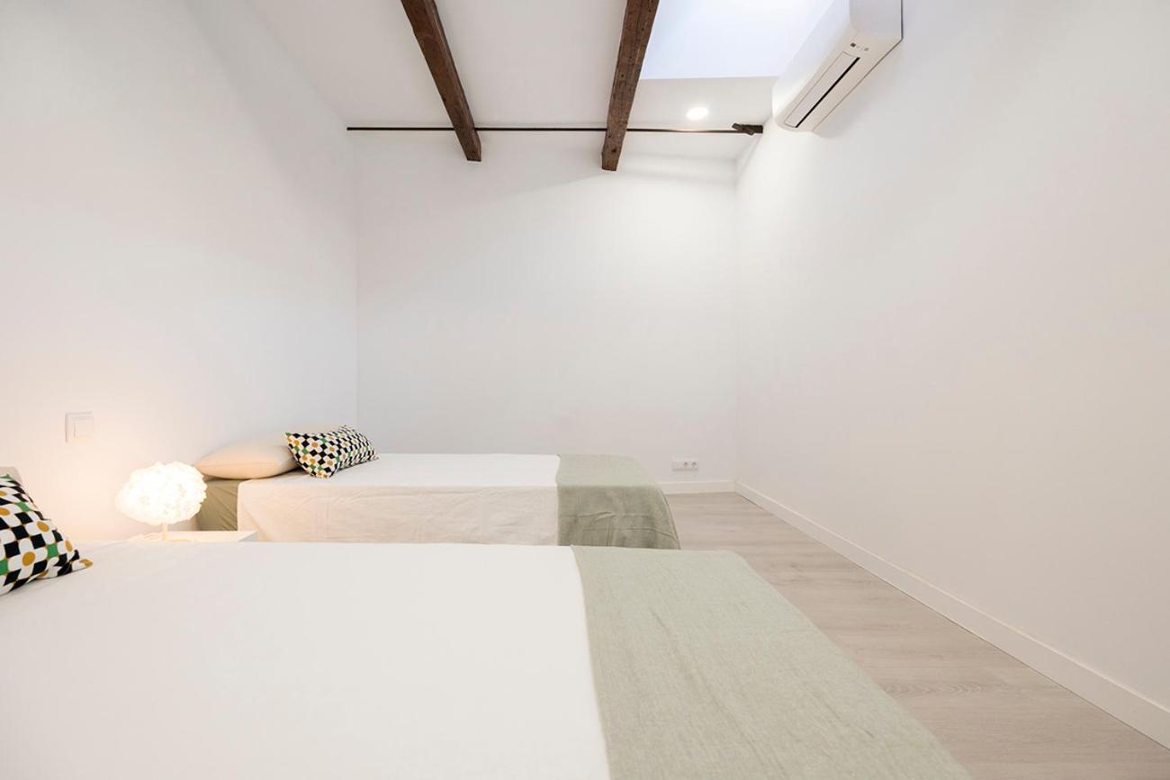 Exclusivo Atico Con Terraza En Plaza Mayor Madrid Luaran gambar