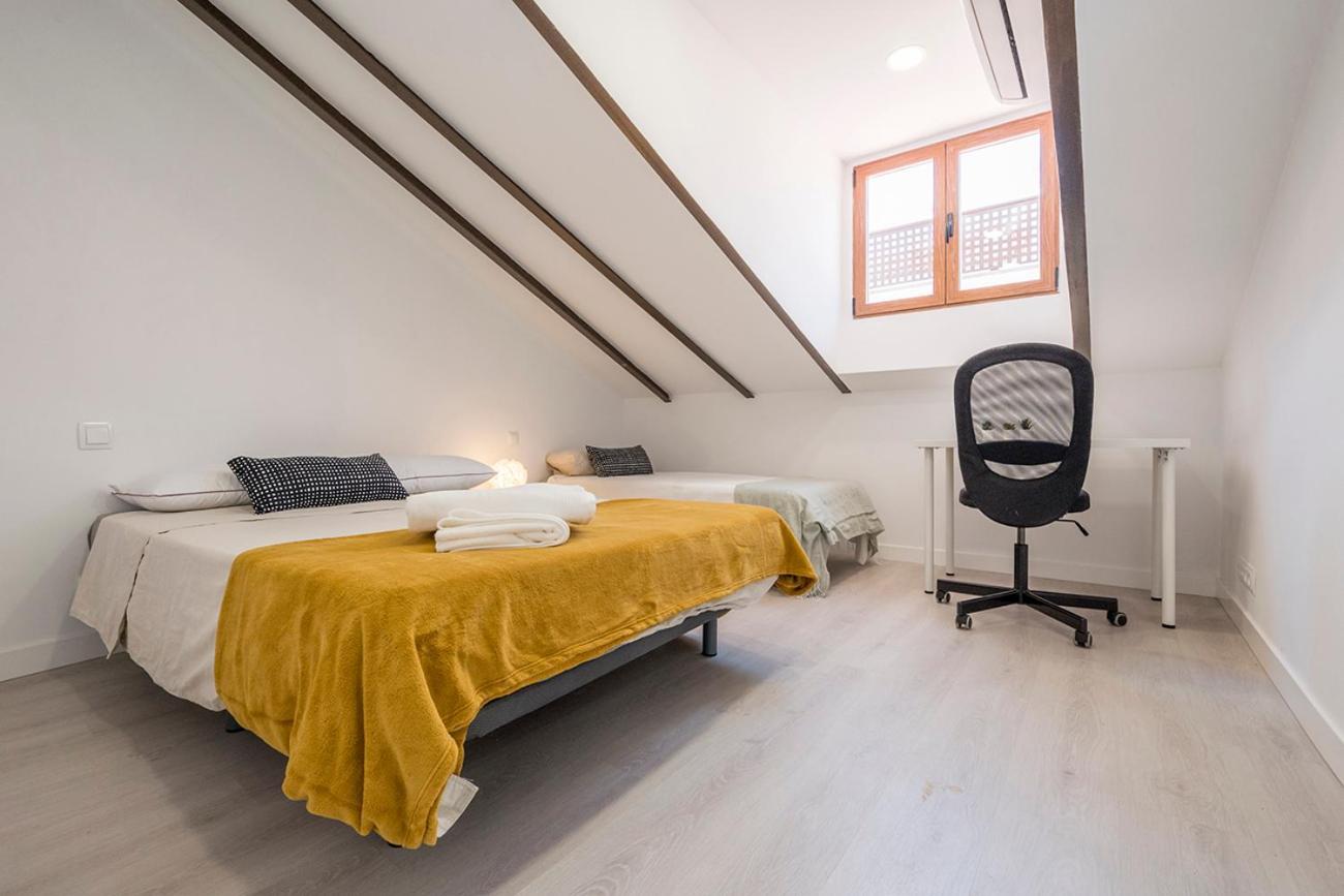 Exclusivo Atico Con Terraza En Plaza Mayor Madrid Luaran gambar