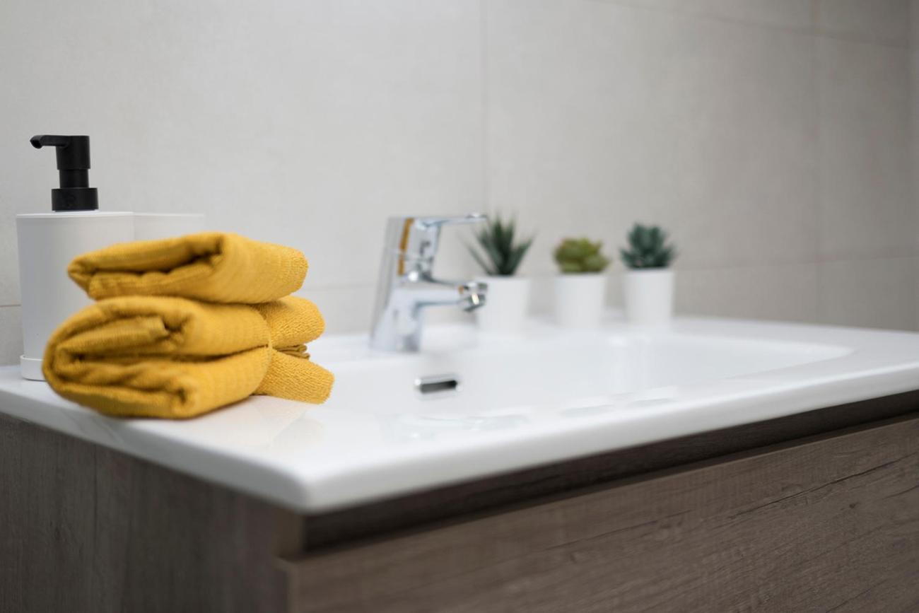 Exclusivo Atico Con Terraza En Plaza Mayor Madrid Luaran gambar