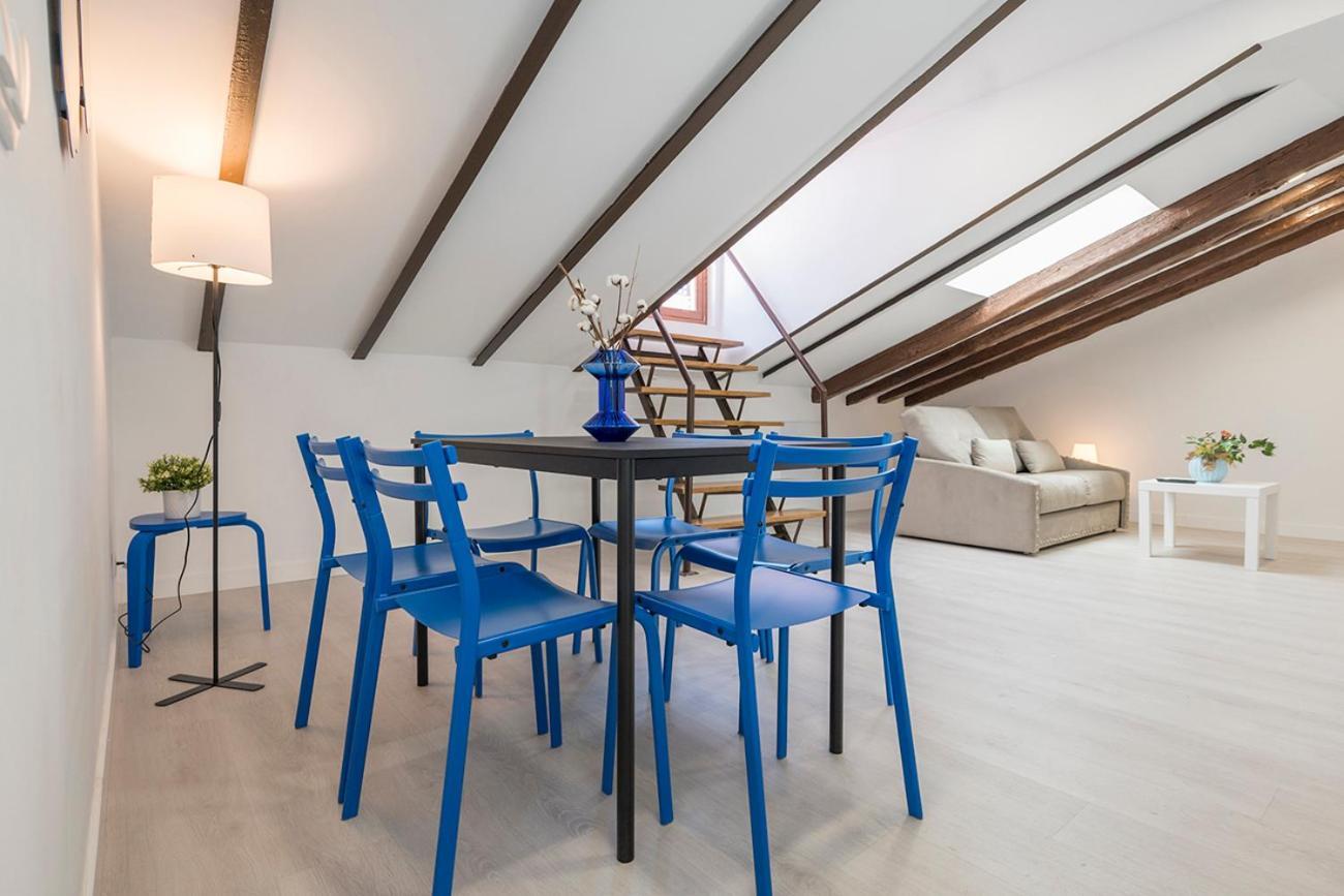 Exclusivo Atico Con Terraza En Plaza Mayor Madrid Luaran gambar